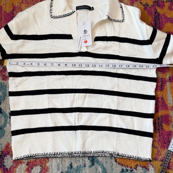 Black and White Striped V-Neck Sweater - Picture 4 of 6
